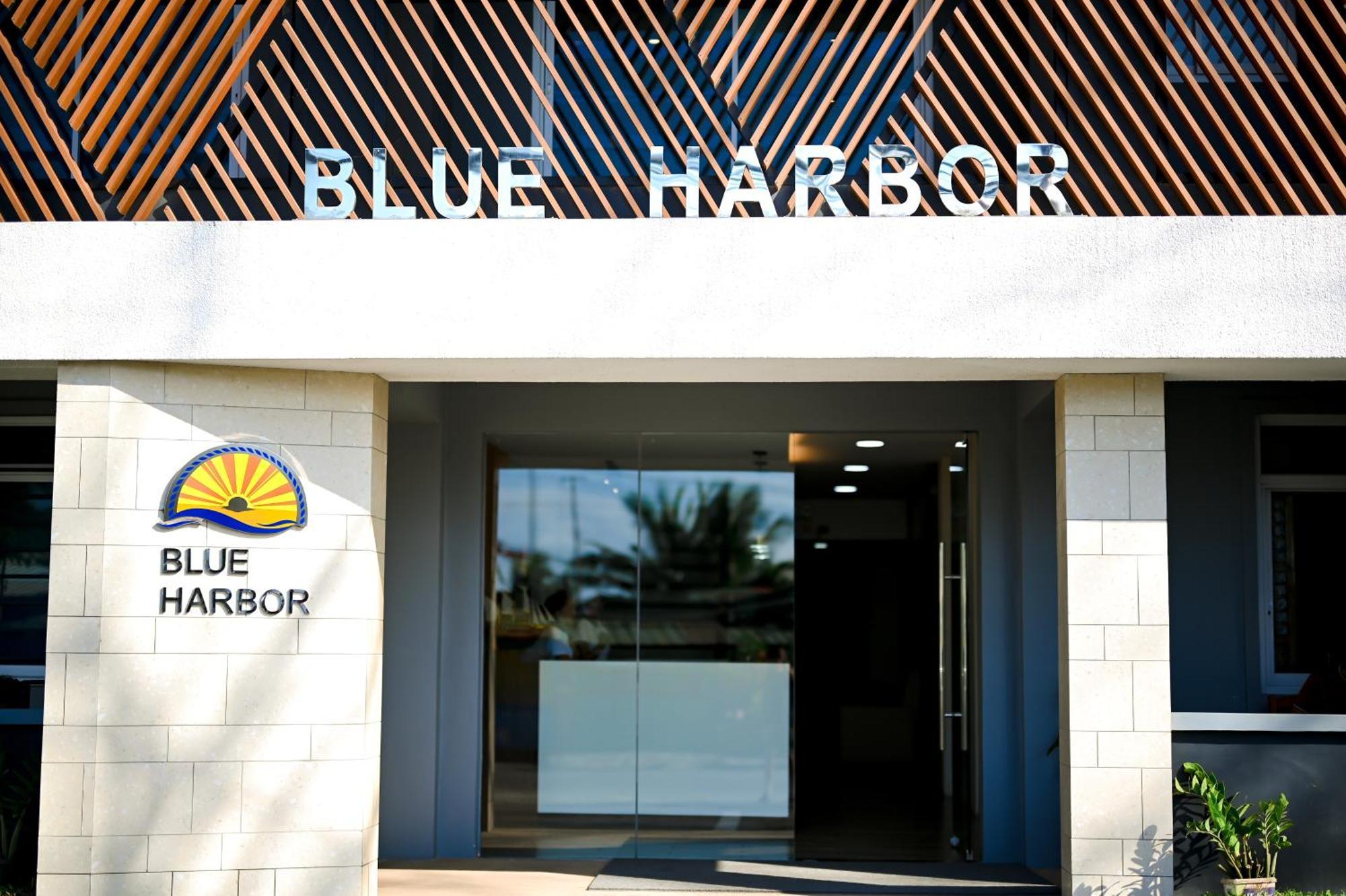 Blue Harbor Hotel Calapan Exteriör bild